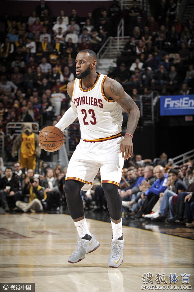 开云体育世界杯-骑士险胜天津队，利拉德关键制胜  第2张